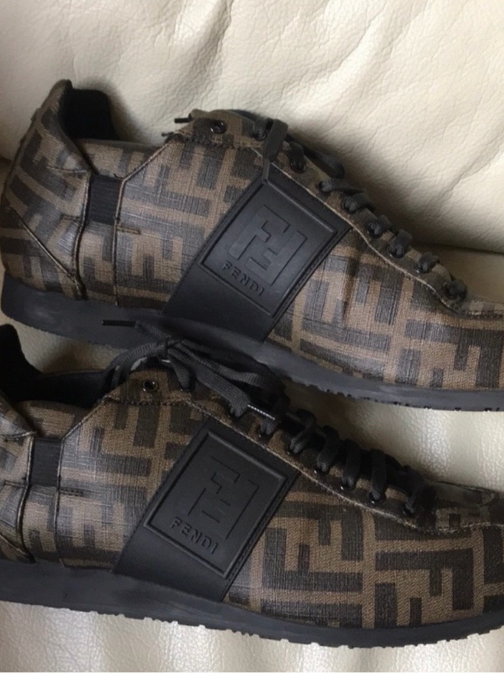 Fendi Women’s Brown and Black FF Logo Low-Top Sneakers